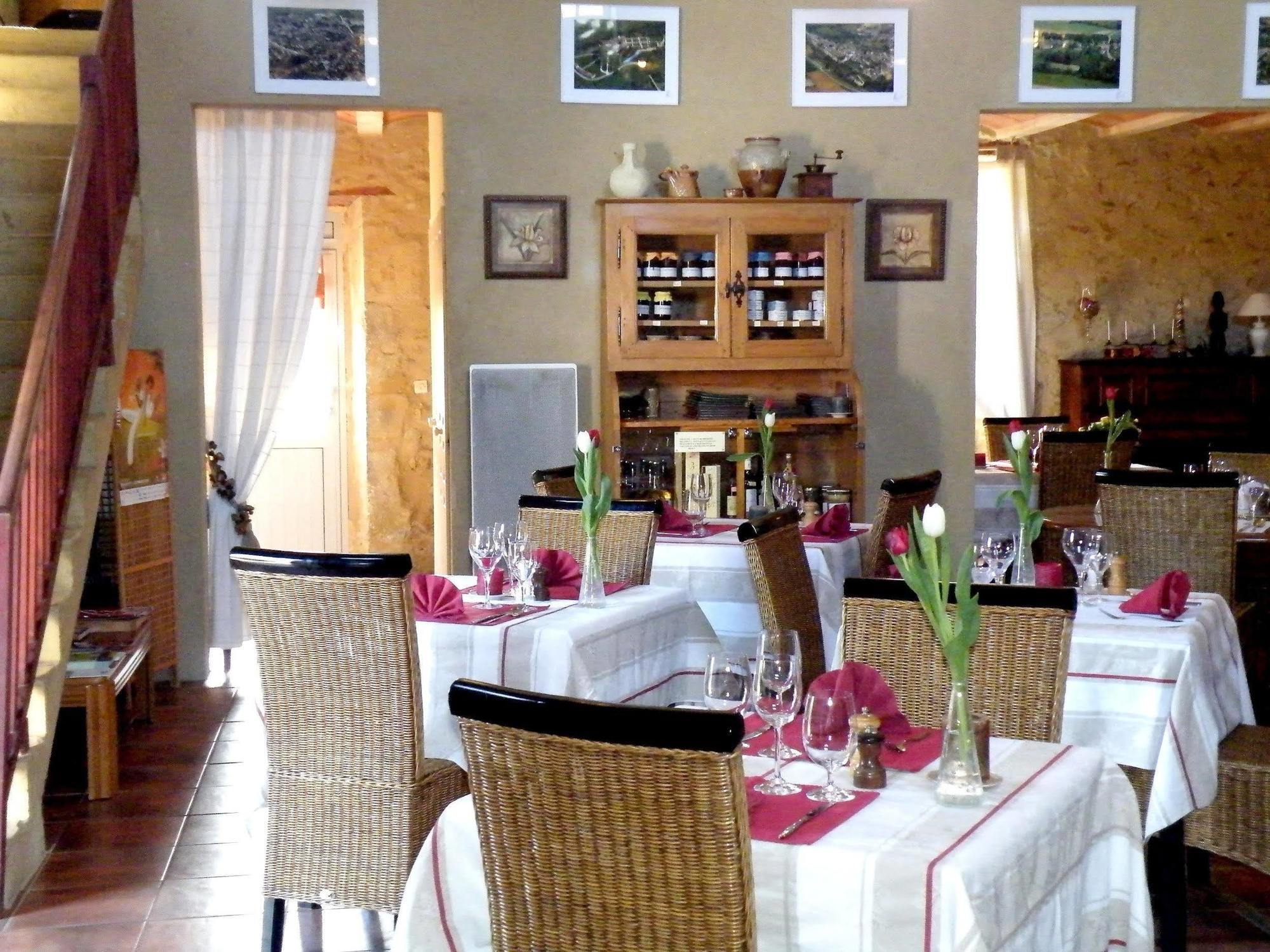 Logis Le Relais Du Bastidou Beaumarches Exterior foto